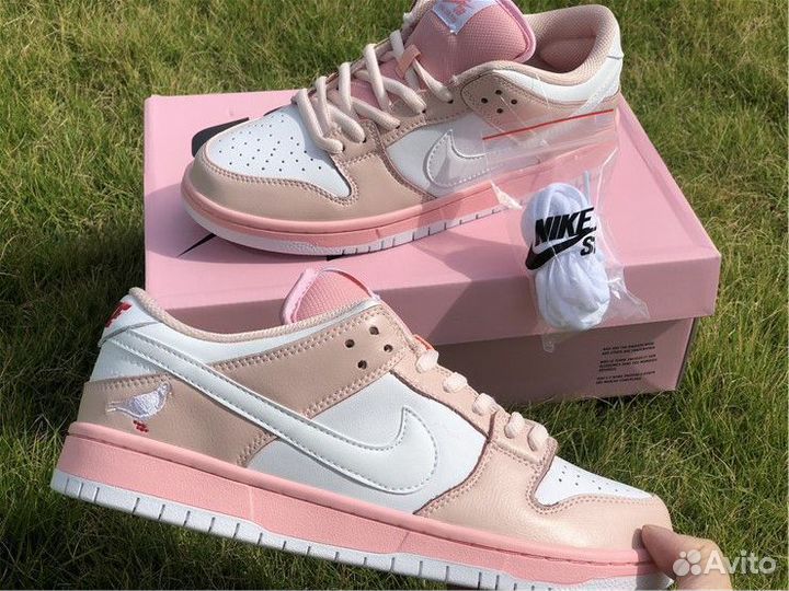 Nike SB Dunk Low Elite Pink