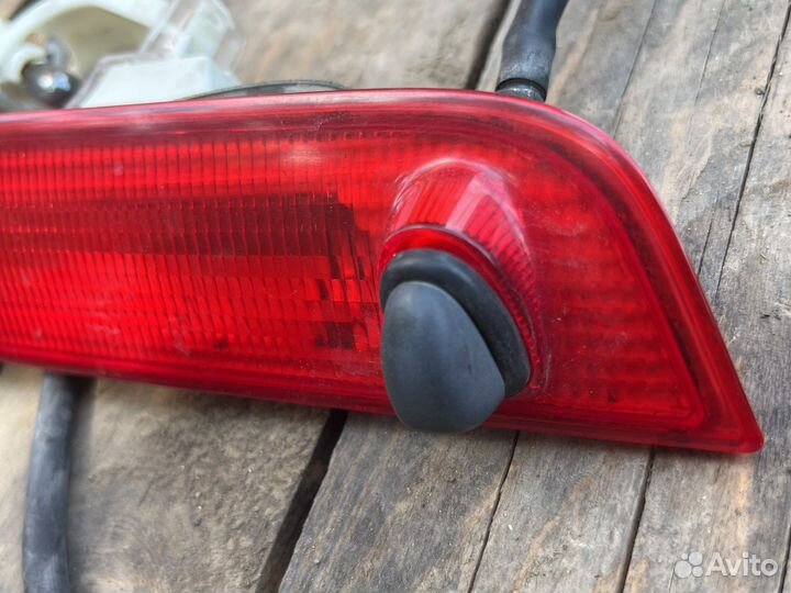 Стоп сигнал на крышку багажника Ford Fusion