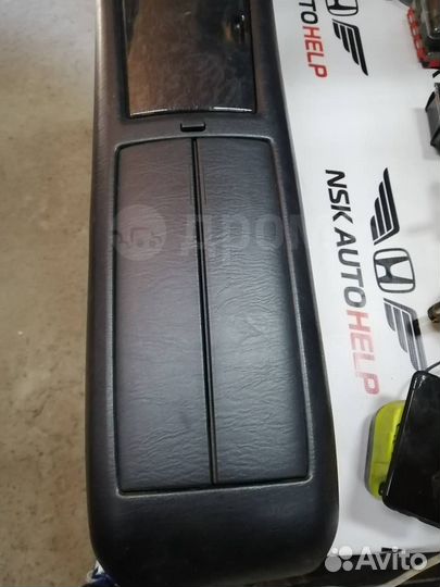 Подлокотник Toyota Kluger V MCU25W 1MZ 2003