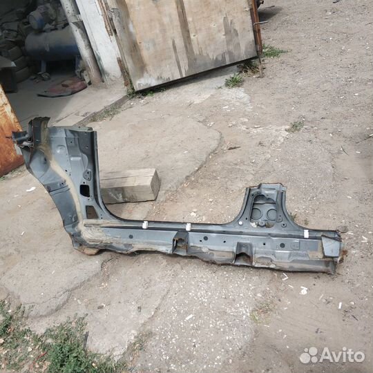 Правый порог Toyota avensis 2