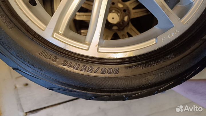 Литые диски с летней резиной 205/55 r16