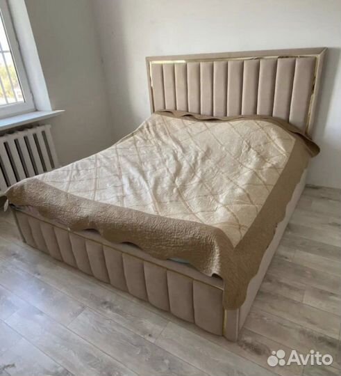 Кровать