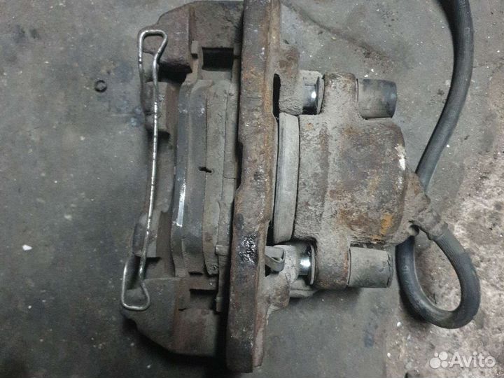 Суппорт передний правый kia clarus