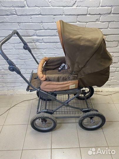 Прогулочная коляска с надувными колесами