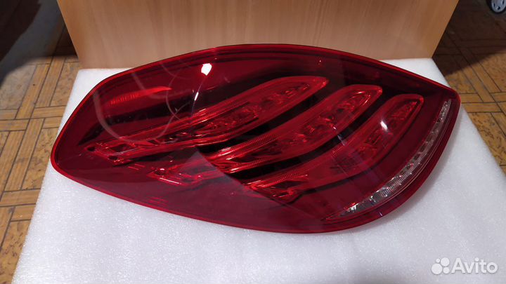 Фонарь задний правый Mercedes w222