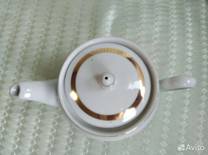 Чайник фарфоровый