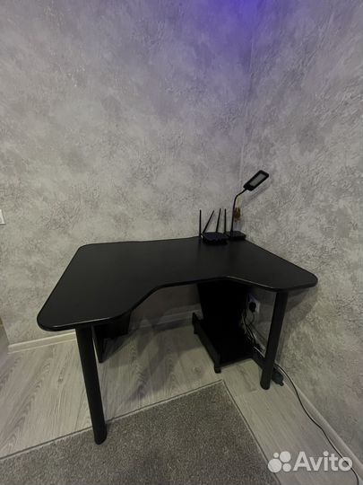 Игровой компьютерный стол