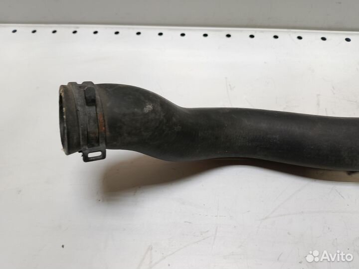 Патрубок радиатора верхний Volkswagen Passat