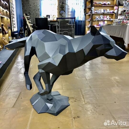 Полигональная скульптура «волк» из металла