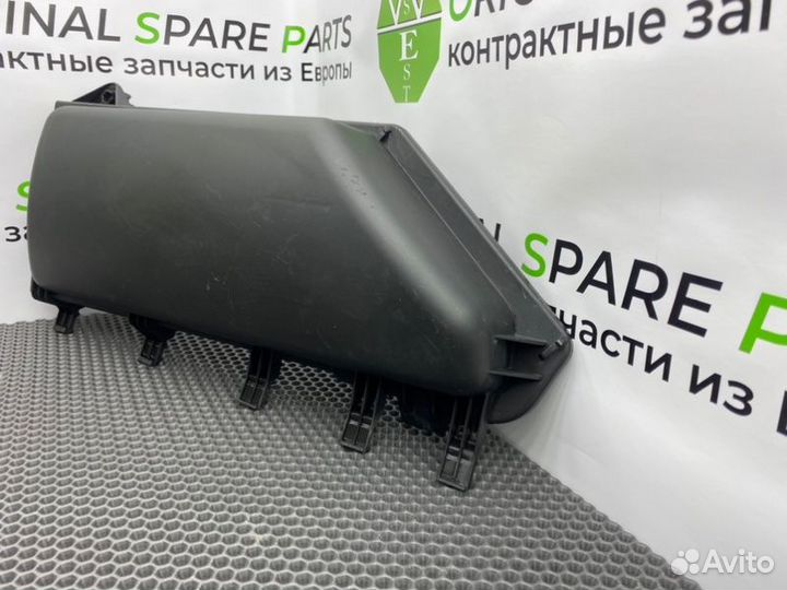 Крышка салонного фильтра левая Bmw 5-Series E60