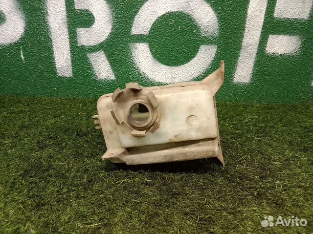 Бачок омывателя для Toyota Wish 1