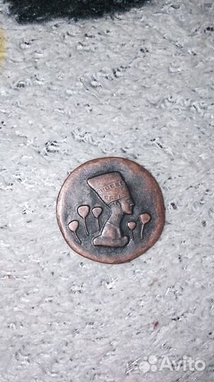 Продам монету