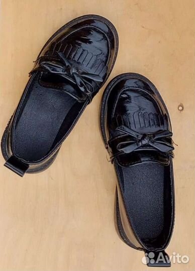 Лаковые лоферы для девочки 28 размера