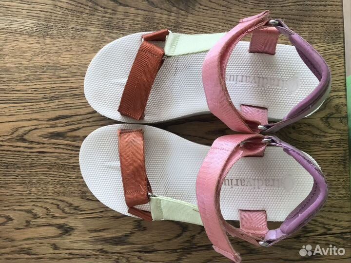 Сандалии stradivarius