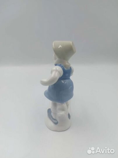 Статуэтка фарфор 