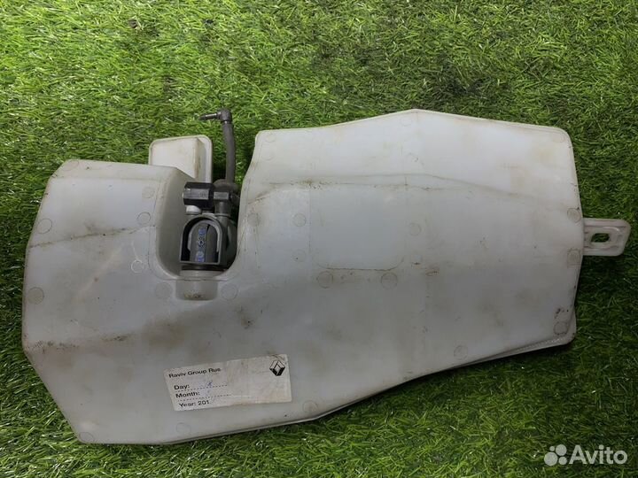 Бачок омывателя Renault Duster