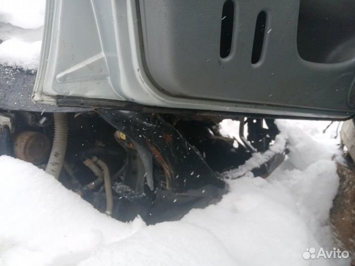 Дверь передняя Renault Laguna 1