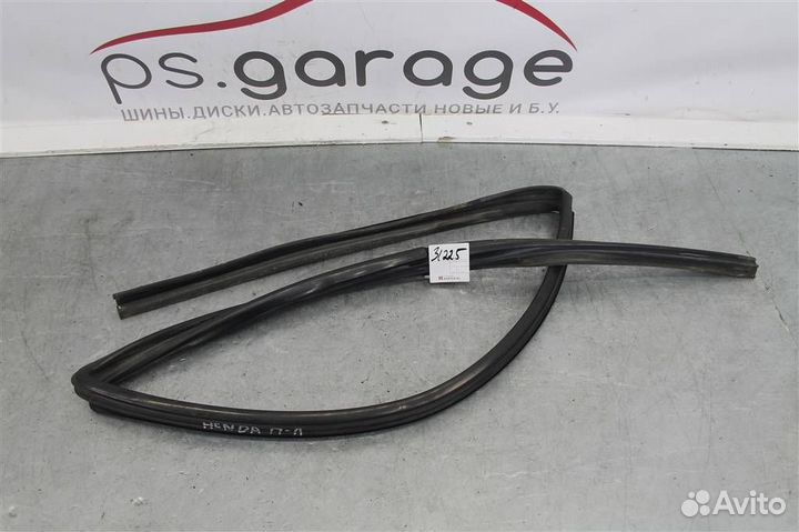 Уплотнитель стекла двери передней левой Honda C-R