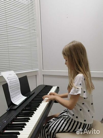 Преподаватель по вокалу, фортепиано, скрипке