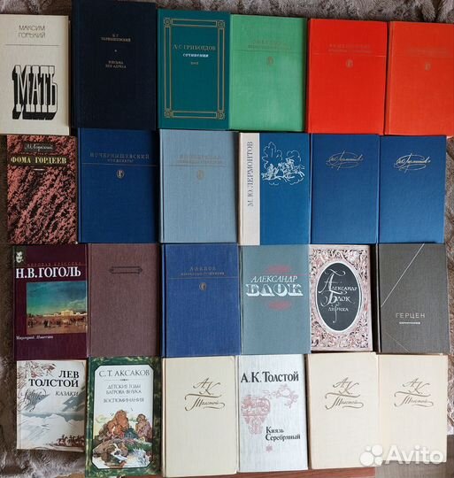 Книги классика очень много