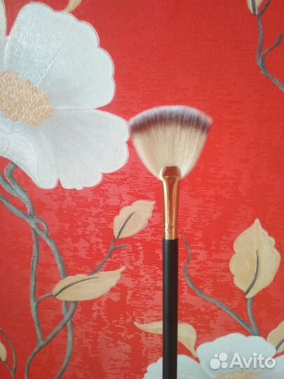 Кисти веерные новые для макияжа (набор 2шт.)