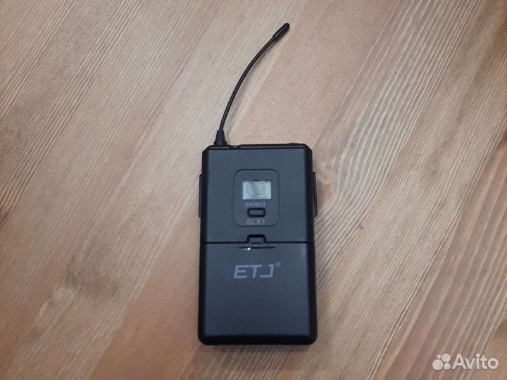 Передатчик SLX для головного микрофона