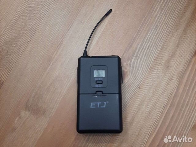 Передатчик SLX для головного микрофона