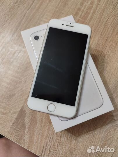 Телефон iPhone 8