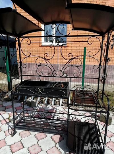 Мангал с крышей