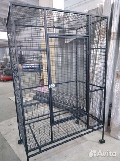 Большая клетка для птиц