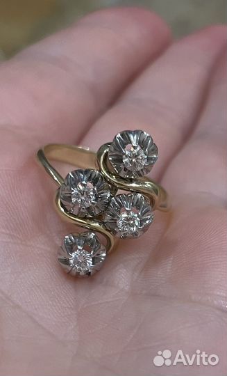 Кольцо с бриллиантом