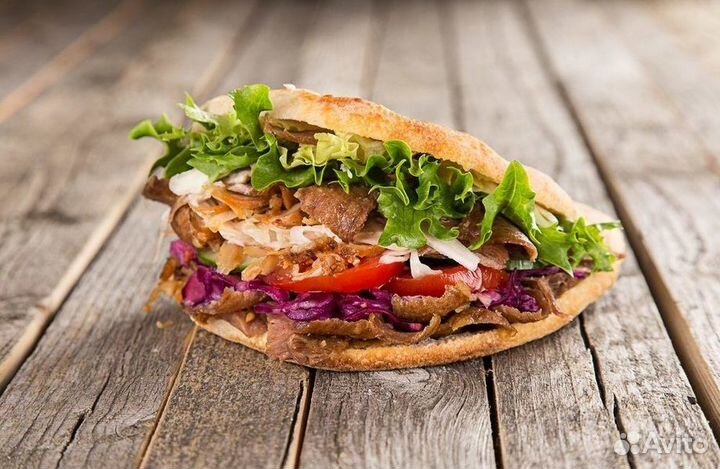 Пекарня-шаурма в проходном месте с огромным потоко