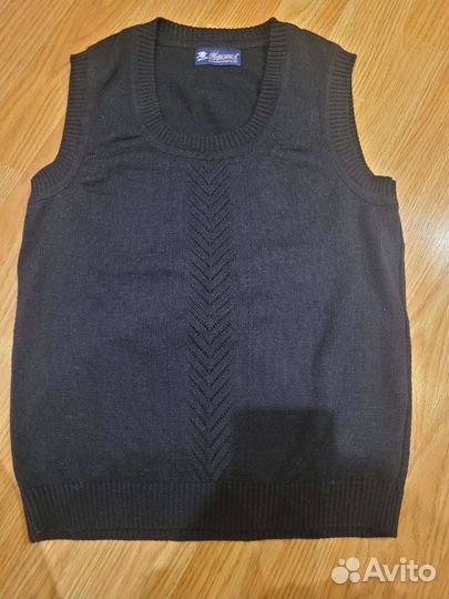 Жилетка трикотажная новая