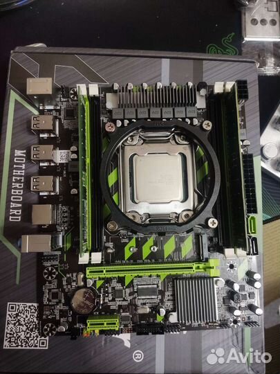 Материнская плата с процессором и памятью