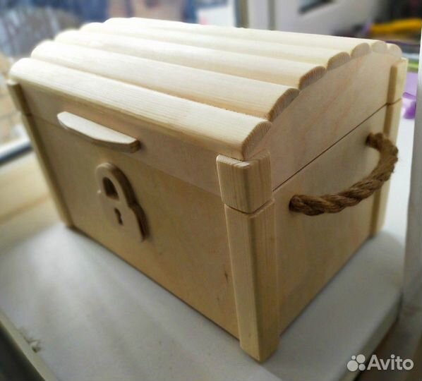 Сундук из натурального дерева