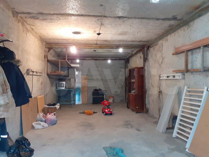 Гараж, > 30 м²