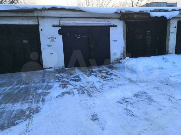 Гараж, > 30 м²