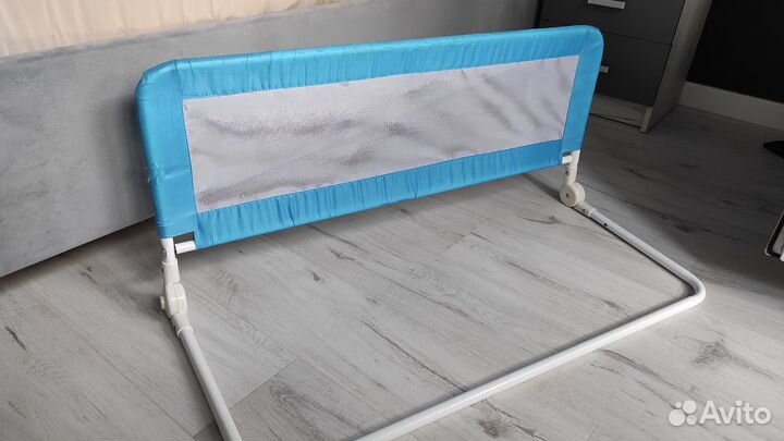 Защитный барьер для кровати