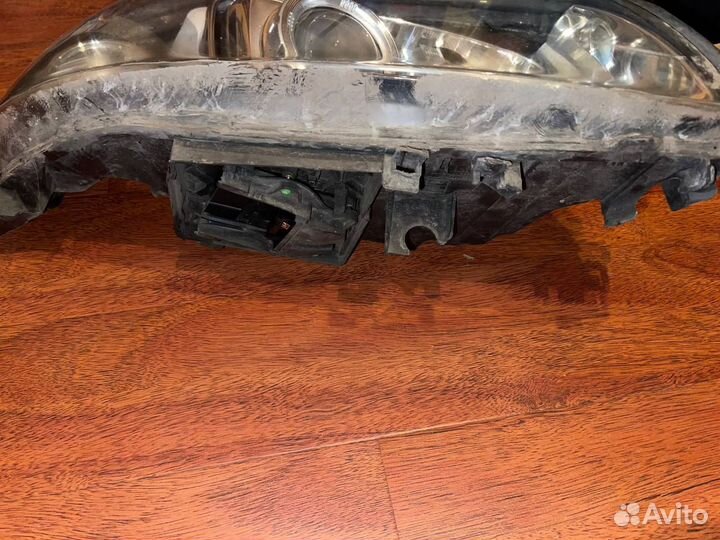 Передняя правая фара Volvo S60/V70/XC70 адаптив