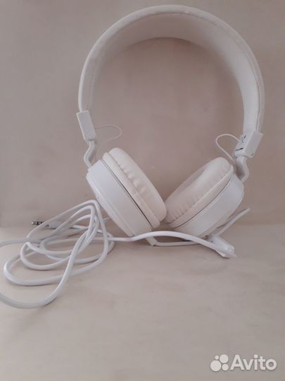 Проводные наушники