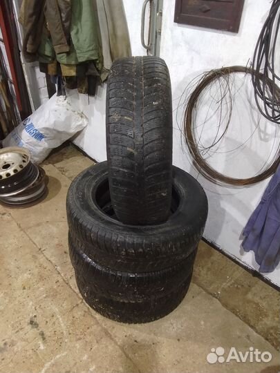 Kumho I'Zen KW23 215/65 R16 98H