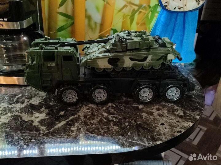 Танк с машиной