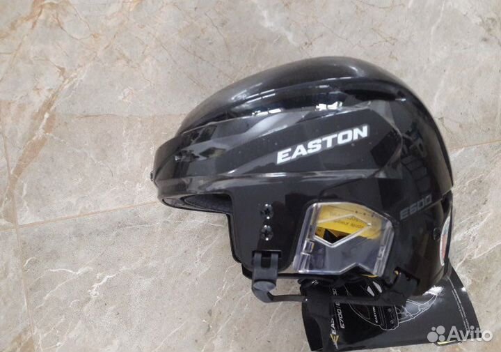 Хоккейный шлем