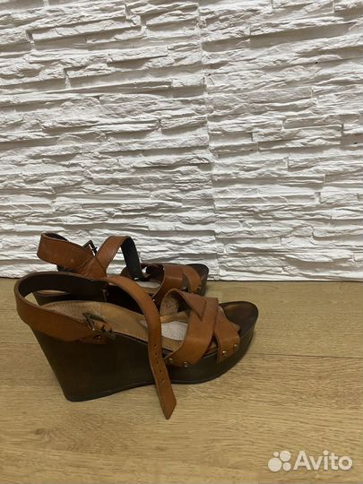 Босоножки женские