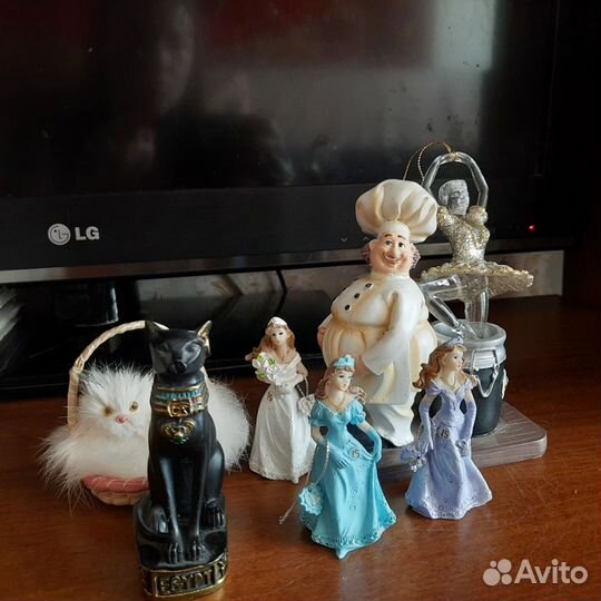 Статуэтки