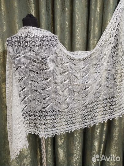 Пуховый палантин Ландыши