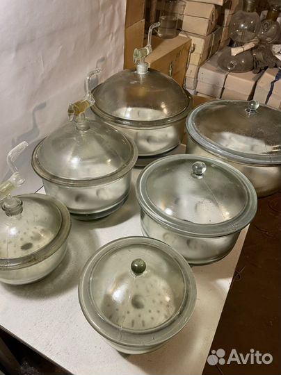 Эксикаторы лабораторные разные новые