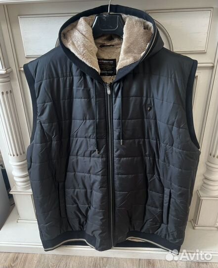 Большие размеры.Фирменный теплый жилет Masimar