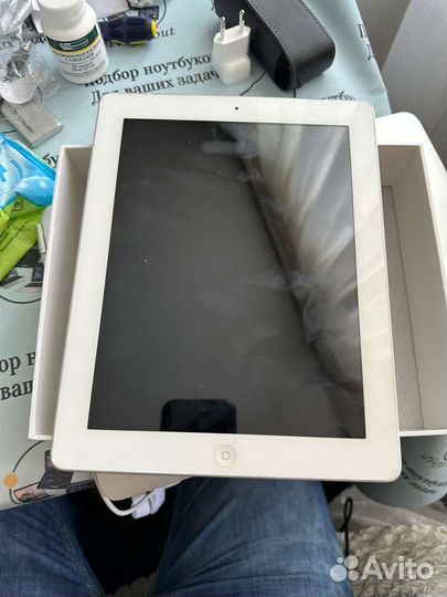 iPad 4 16gb с Sim картой в коробке белого цвета
