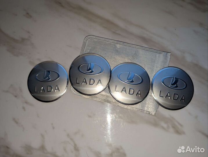 Наклейки на колпак ступицы лада